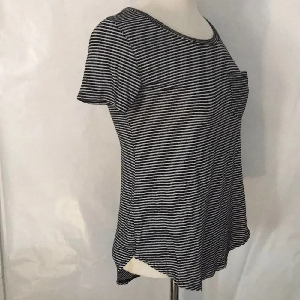 A17). Hollister Kids Hi-Lo Short Sleeve Striped Shirt - Picture 3 of 8